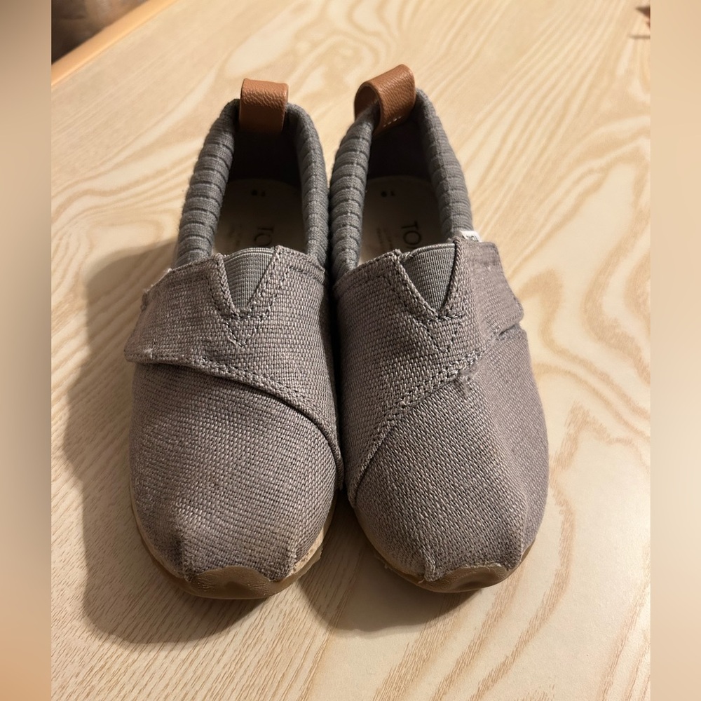 Tom’s Resident Kid’s Sneakers
Size 9 Toddler